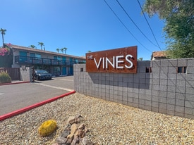 1110 E Highland Ave in Phoenix, AZ - Building Photo