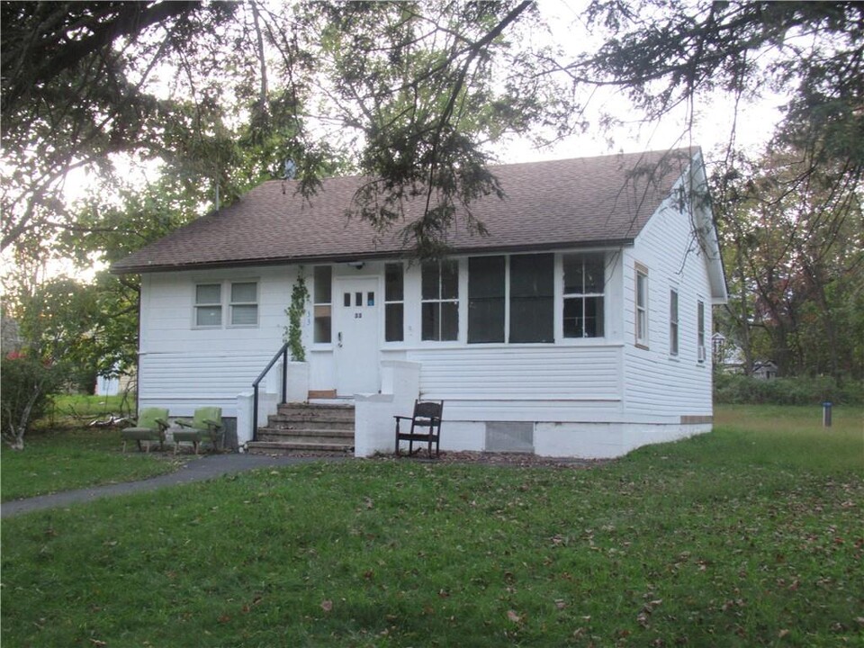 33 High St in Bloomingburg, NY - Building Photo