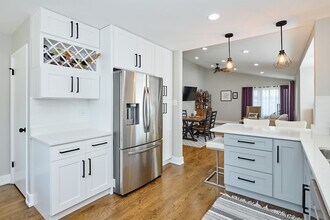 1226 Longmeadow Dr in Glenview, IL - Building Photo - Building Photo