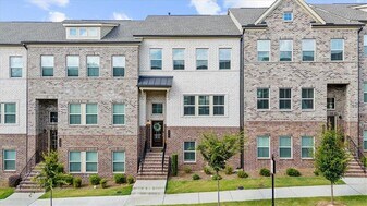 324 Commons Ave in Woodstock, GA - Building Photo