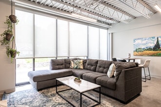 Six at Park in Parkville, MO - Foto de edificio - Interior Photo