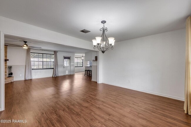 315 S Philo Dr in Lafayette, LA - Foto de edificio - Building Photo