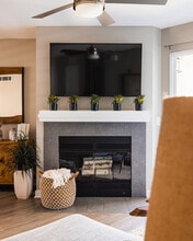 Axiom La Jolla in San Diego, CA - Foto de edificio - Building Photo