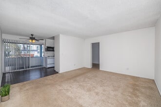 The Grecian Terrace Apartments in Redondo Beach, CA - Foto de edificio - Interior Photo