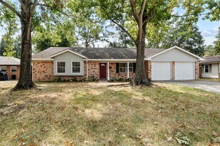 10429 Moorberry Ln in Houston, TX - Building Photo