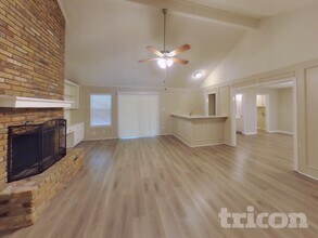 2001 Libby Ln in Grand Prairie, TX - Building Photo - Building Photo