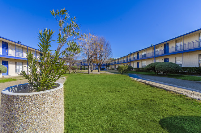 Hickory in Garland, TX - Foto de edificio - Building Photo