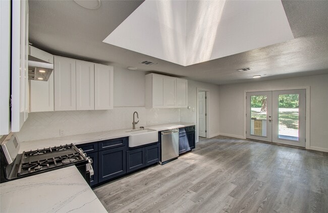 property at 619 River Plantation Dr