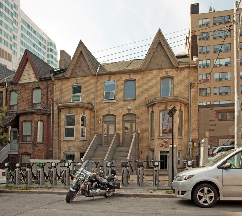 18-20 Widmer St in Toronto, ON - Building Photo