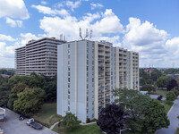 110 Inverlochy Blvd in Markham, ON - Building Photo - Building Photo