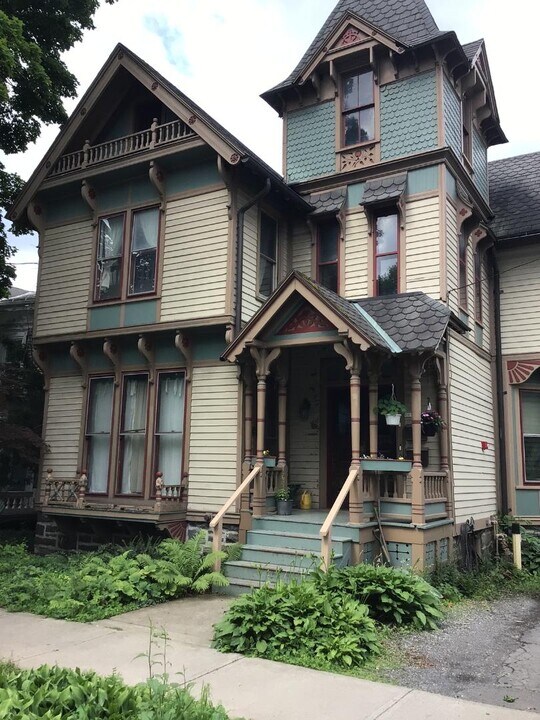 212 S Albany St, Unit Apartment1 in Ithaca, NY - Building Photo
