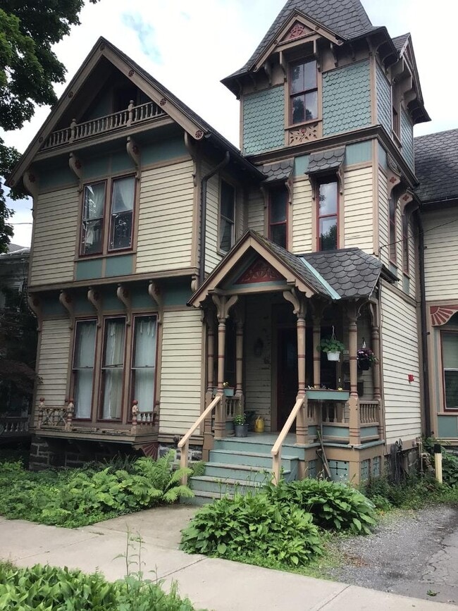 212 S Albany St, Unit Apartment1