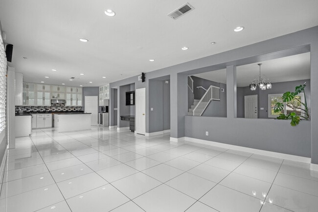 16001 Filbert St in Los Angeles, CA - Building Photo - Building Photo