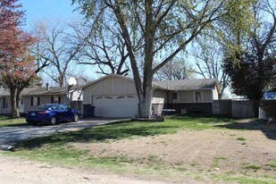 208 N Cedar in Goddard, KS - Building Photo