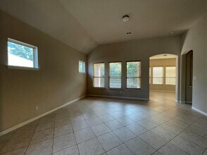 633 Peregrine Way in Leander, TX - Building Photo - Building Photo