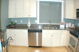 2128 SW Holden St in Seattle, WA - Building Photo - Building Photo