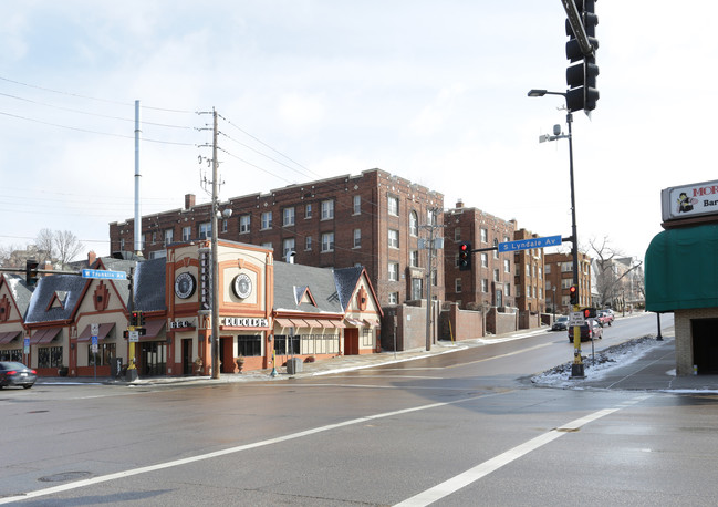 Twin Court Apartments in Minneapolis, MN - Building Photo - Building Photo