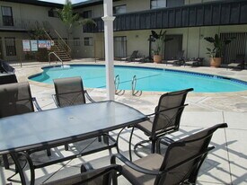 Island Breeze Apartments in Gardena, CA - Building Photo