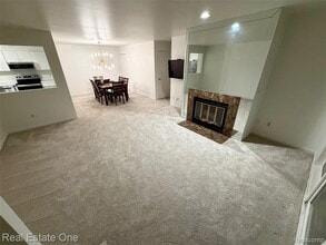 6687 Maple Lakes Dr in West Bloomfield Township, MI - Building Photo - Building Photo