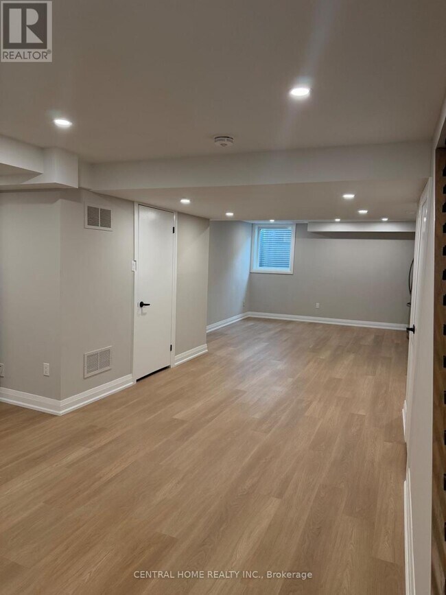 229 Spring Gate Blvd in Vaughan, ON - Building Photo - Building Photo