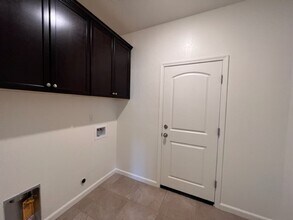 113 S Tommy Ct in Visalia, CA - Building Photo - Building Photo