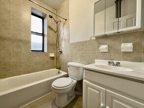 709 W 176th St, Unit 4F in New York, NY - Building Photo - Building Photo
