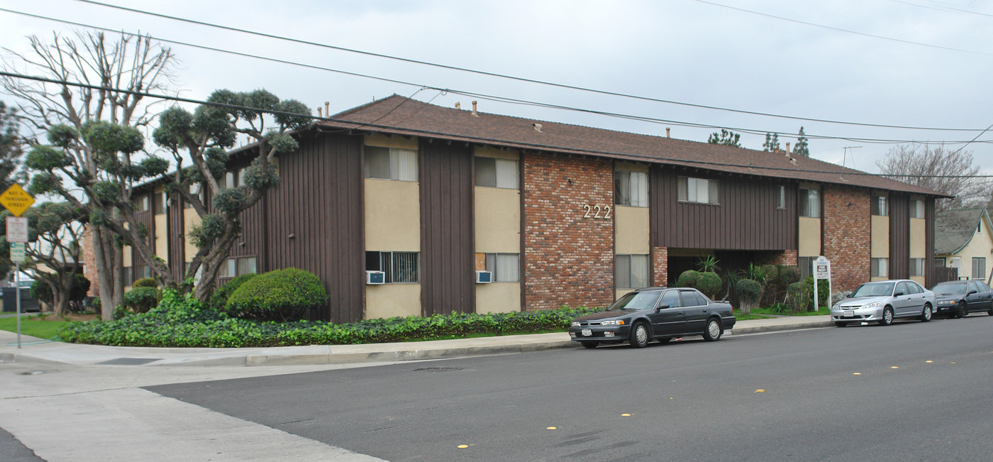 222 W McKinley Ave in Pomona, CA - Building Photo