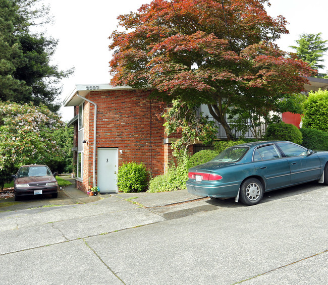 2327 W Plymouth St in Seattle, WA - Building Photo - Building Photo