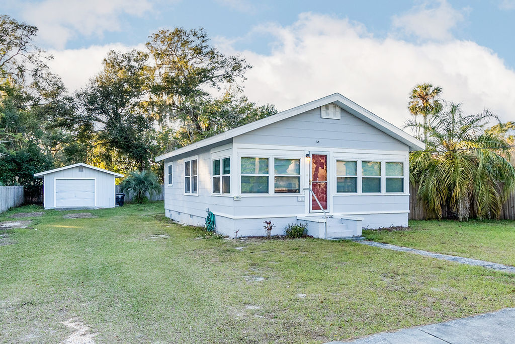 421 Thorpe Ave N in Orange City, FL - Building Photo