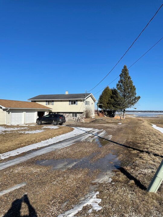 9758 S.40 Ln, Unit 9758 in Rapid River, MI - Building Photo