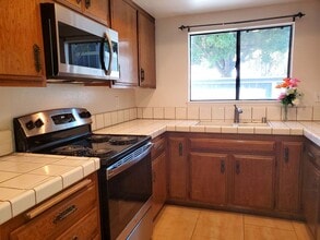 615 Brookview Way in Costa Mesa, CA - Building Photo - Building Photo