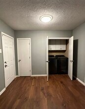 234 W Rocky Creek Rd in Houston, TX - Building Photo - Building Photo