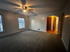 1703 10th St in Emmetsburg, IA - Foto de edificio - Building Photo