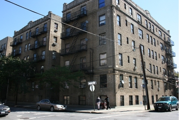 2138 Daly Ave in Bronx, NY - Building Photo