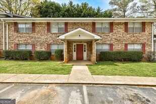 111 W Burke St in Stockbridge, GA - Building Photo