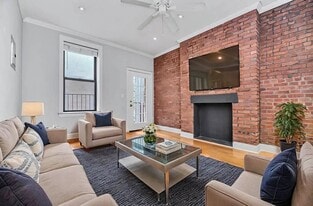 564 Hudson St, Unit 4 in New York, NY - Building Photo