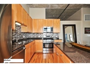 758 N Larrabee St, Unit 623 in Chicago, IL - Building Photo - Building Photo