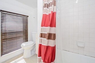 16 Falkland St, Unit 2 in Boston, MA - Foto de edificio - Building Photo