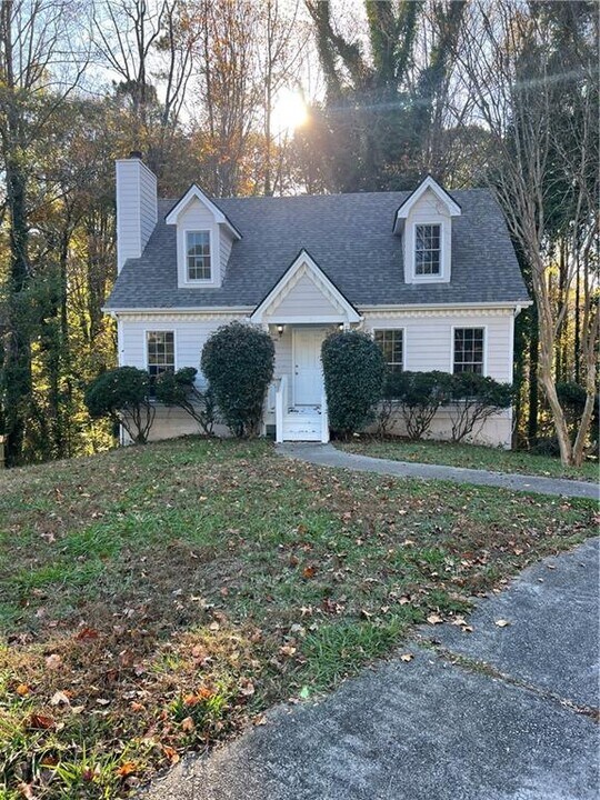 3990 Rocmar Dr in Snellville, GA - Building Photo