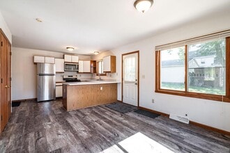 1502-1504 S 101st St in West Allis, WI - Building Photo - Building Photo