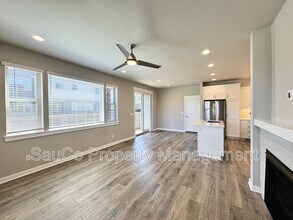 5575 SE 80th Ave in Hillsboro, OR - Foto de edificio - Building Photo