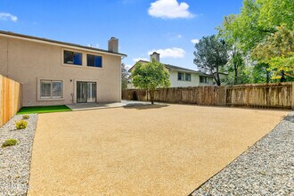 2641 Calle Abedul in Thousand Oaks, CA - Building Photo - Building Photo