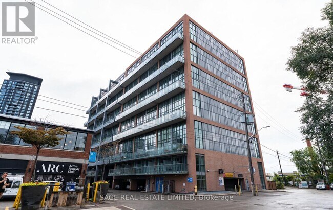 5 Hanna Ave in Toronto, ON - Building Photo - Building Photo