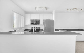450 W Camino Real in Boca Raton, FL - Building Photo - Building Photo