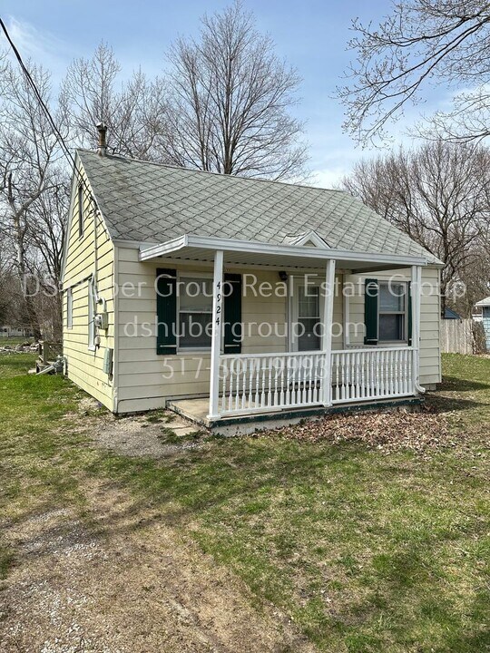 4924 Christiansen Rd in Lansing, MI - Building Photo
