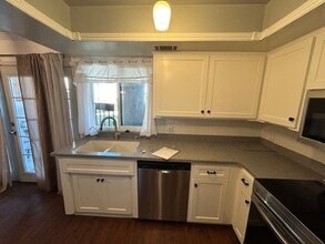 1150 N Gem St in Tulare, CA - Building Photo - Building Photo