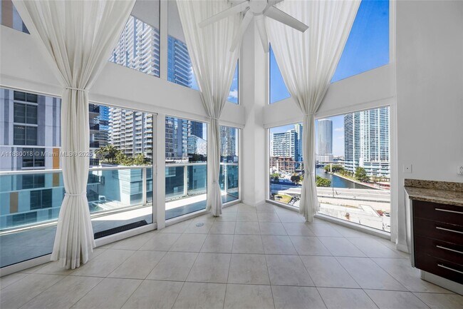 41 SE 5th St in Miami, FL - Building Photo - Building Photo