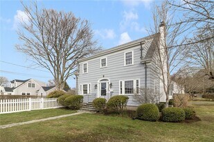 67 Harrison Ave in Newport, RI - Building Photo