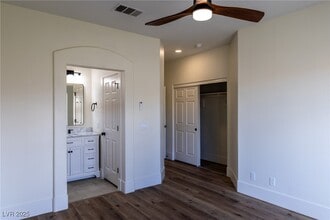 1100 Warm Canyon Way in Las Vegas, NV - Building Photo - Building Photo