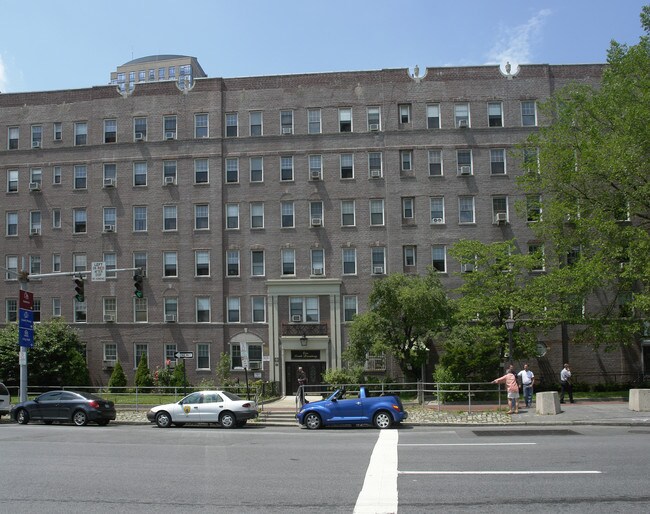 1 S Broadway in White Plains, NY - Building Photo - Building Photo